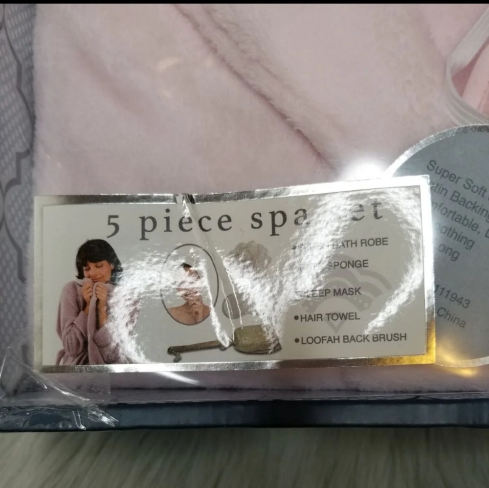 Northpoint Hotel Spa Collection Gift Set Robe - Picture 2 of 8